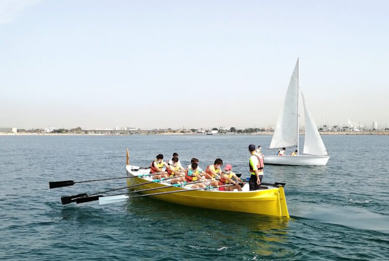 actividades acuaticas en un club nautico