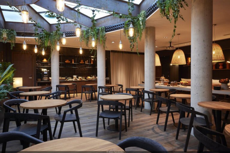 ambiente acogedor de un hostel moderno