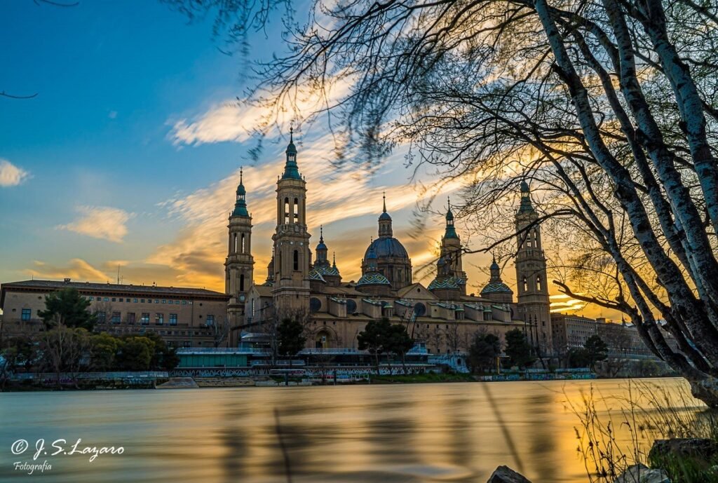 Qué es el icono de los Arcos del Pilar y su significado