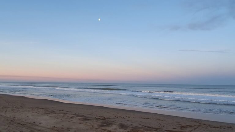 atardecer en la playa de pinamar