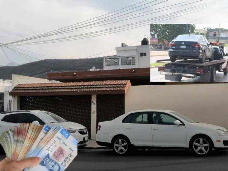 auto estacionado frente a una oficina de pagos