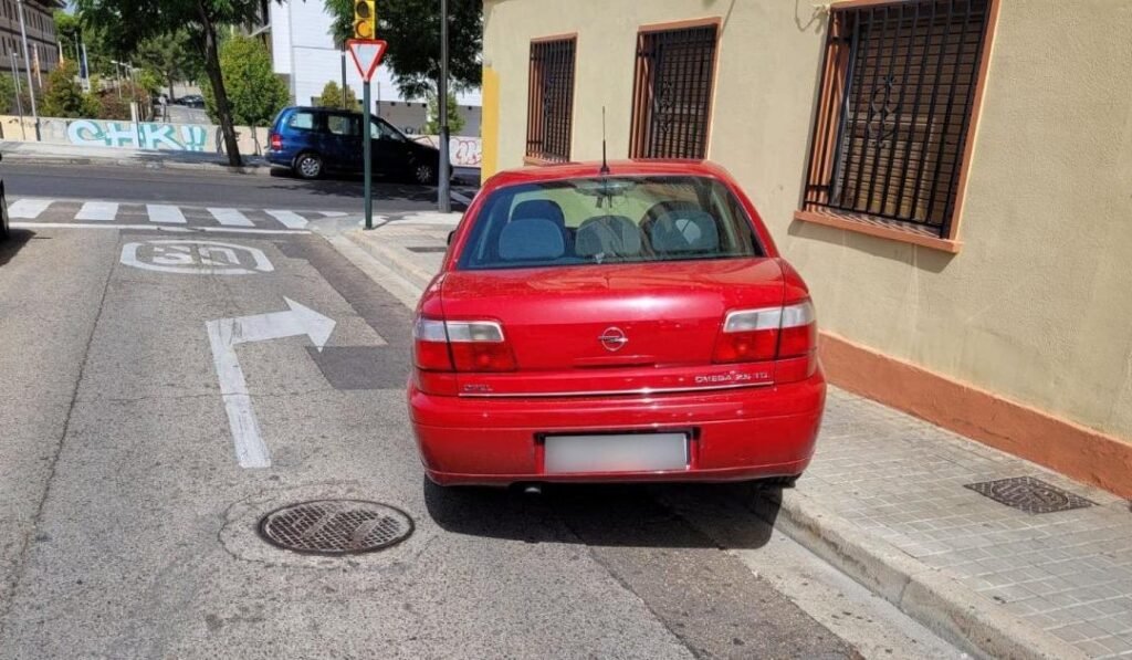 Cómo puedo denunciar un auto mal estacionado en mi ciudad 1 auto mal estacionado en la calle
