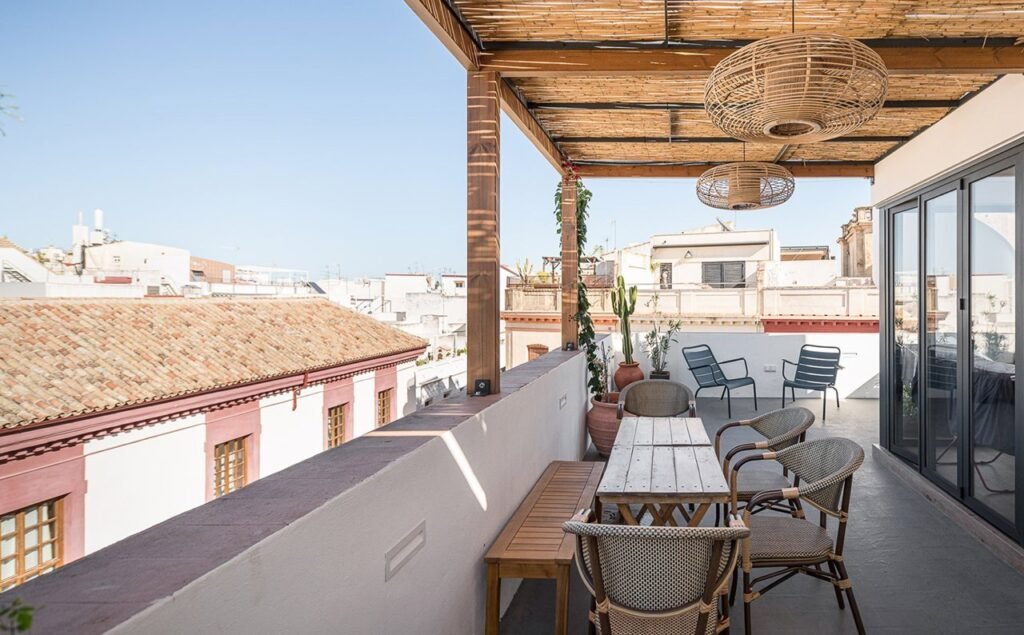 balcon terraza con vistas urbanas