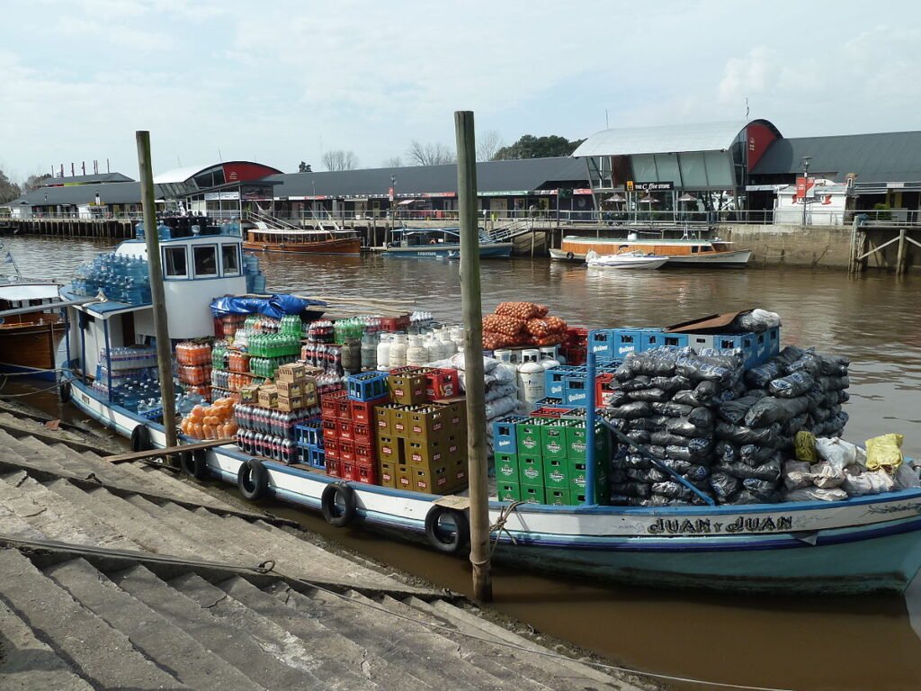 Qué opciones de guarderías náuticas hay en Tigre y sus servicios 1 barcos en una marina de tigre