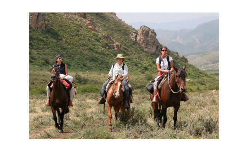 Qué lugares son ideales para un paseo a caballo en Mendoza