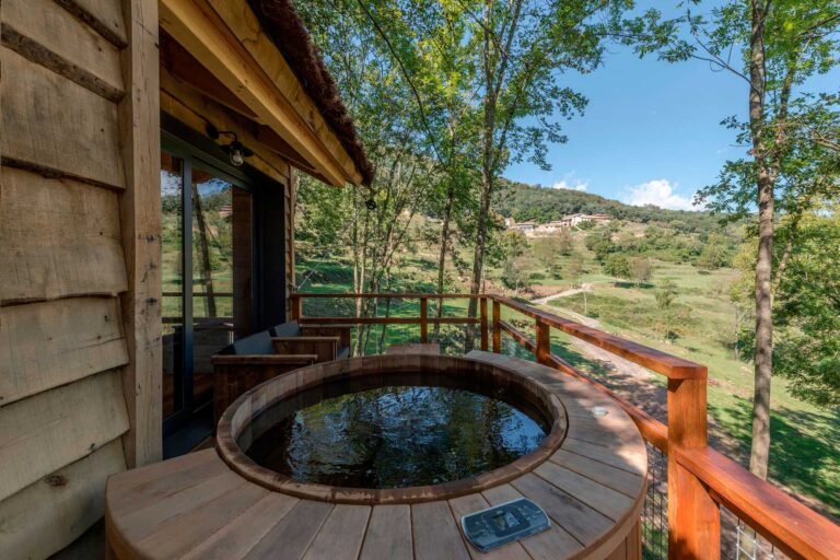cabana romantica en el bosque con jacuzzi