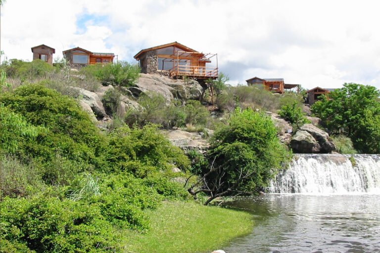 Dónde encontrar cabañas en Nono con acceso directo al río 8 cabanas junto a un rio en nono