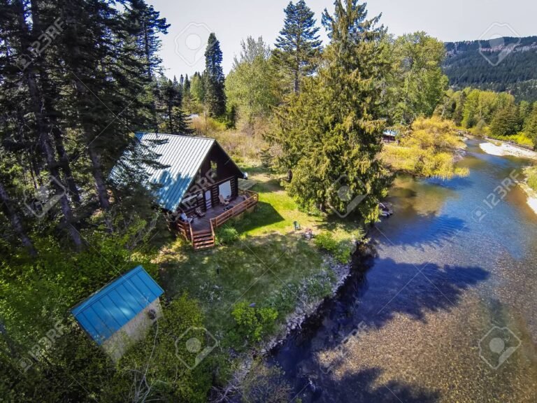 cabanas junto al rio en paisajes naturales