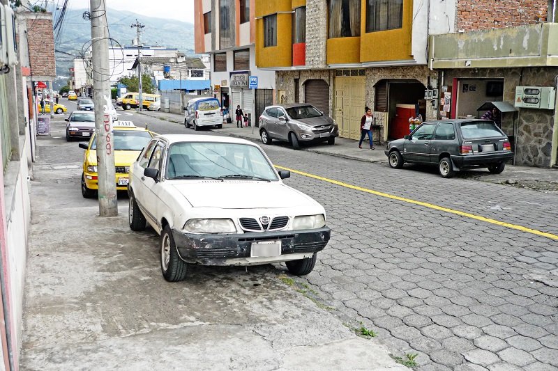 Cómo puedo denunciar un auto mal estacionado en CABA