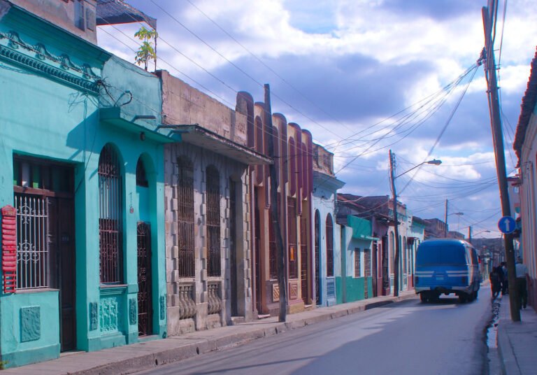 calles coloridas del barrio santa clara