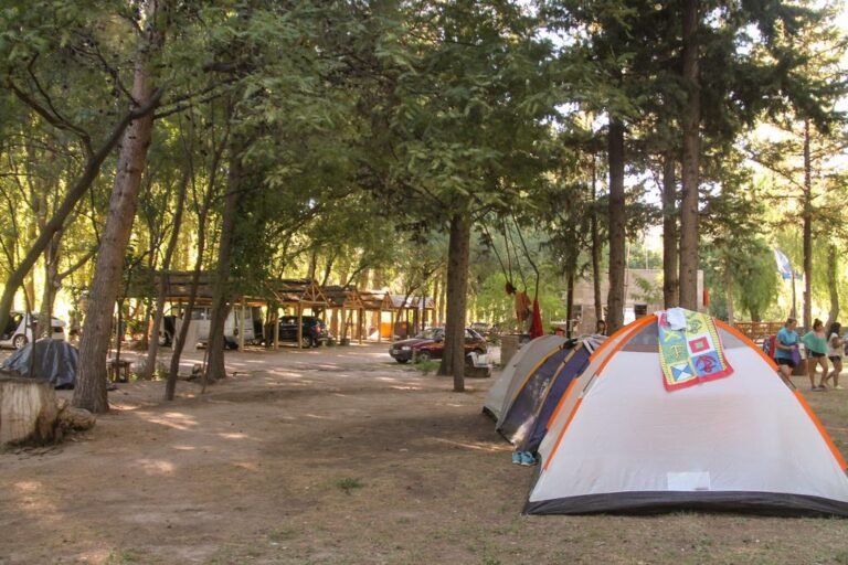 camping junto al rio en mendoza
