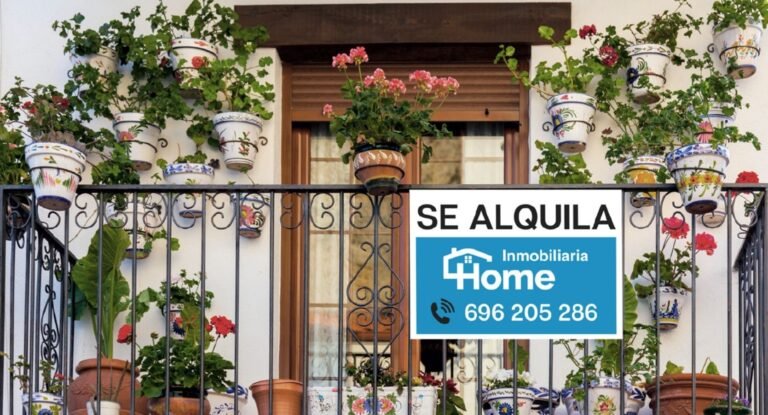 casa con letrero de alquiler y venta