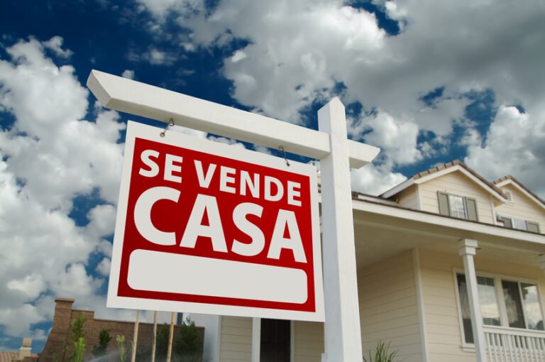 casa en venta con cartel de urgente