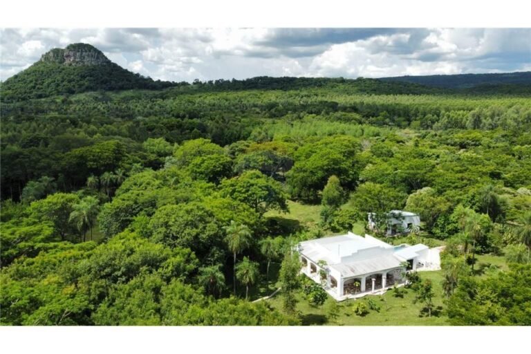 casa quinta rodeada de naturaleza verde