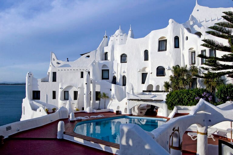 casas blancas en punta del este