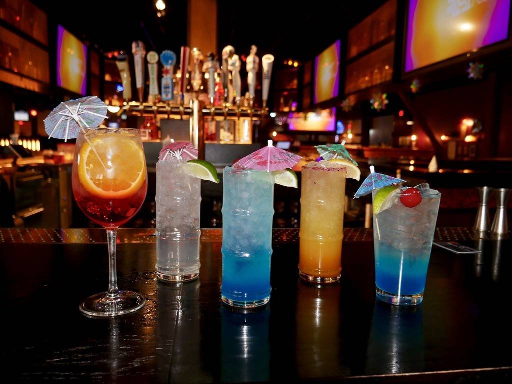 Qué opciones ofrece Mango Bar en Miami Beach para disfrutar