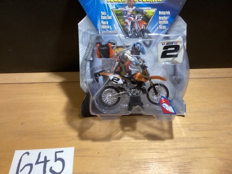 diversas motos hot wheels en exhibicion