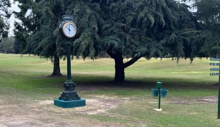 entrada majestuosa del country club de golfers