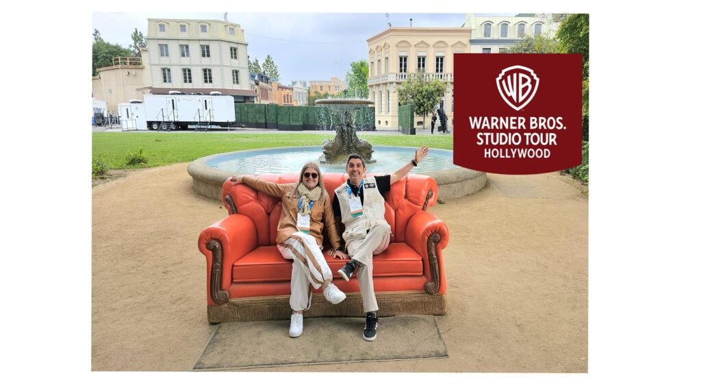 estudio de cine con visitantes emocionados