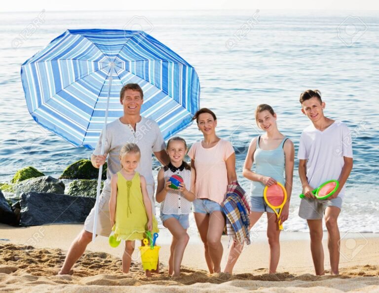familias disfrutando en playa grande