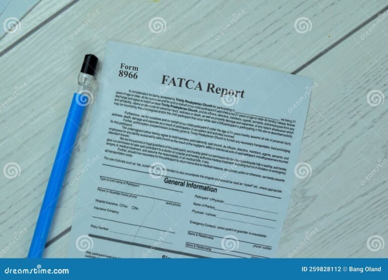 formulario z sobre mesa con documentos fiscales