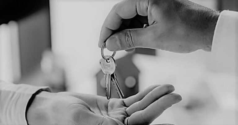 A quién le corresponde pagar el contrato de alquiler en España 8 llave sobre un contrato de alquiler