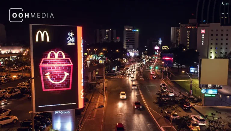 mcdonalds en un paisaje urbano vibrante
