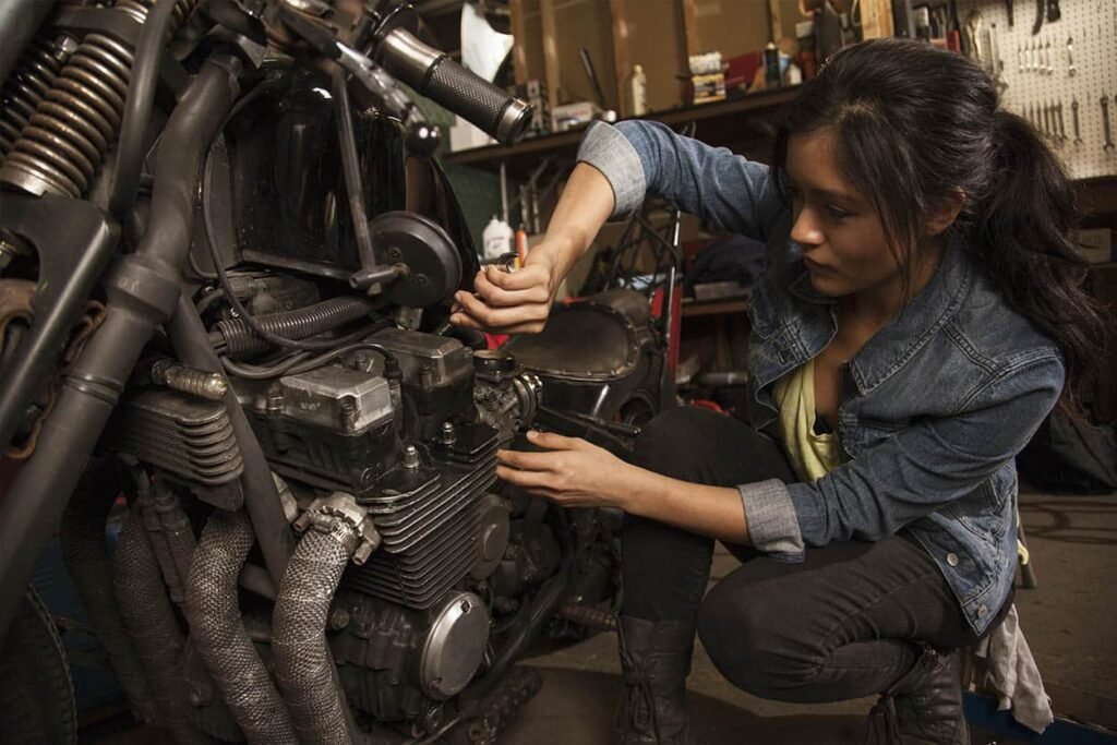 Qué servicios ofrece Motos del Oeste SRL en su taller mecánico
