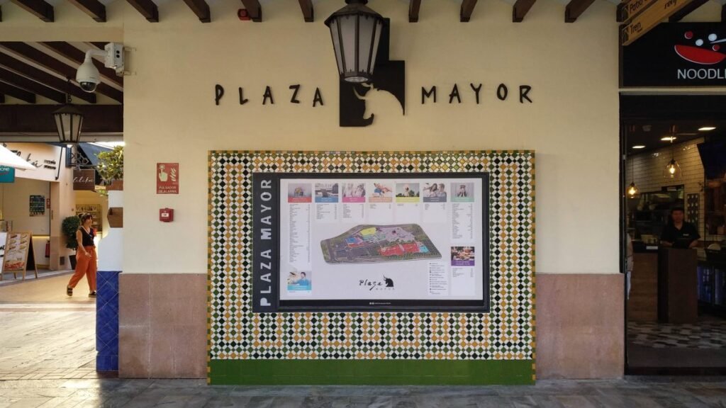 Qué tiendas y locales puedes encontrar en Shopping del Siglo