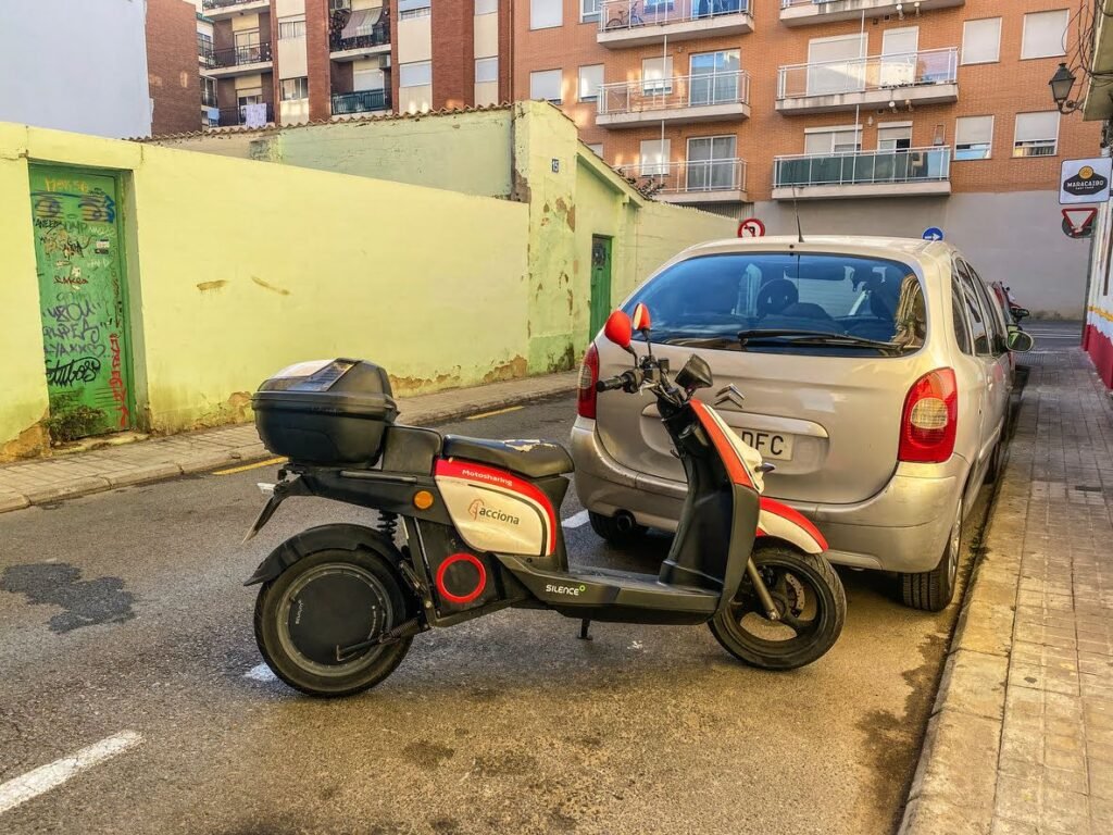 Cómo puedo averiguar si tengo deudas pendientes por mi moto