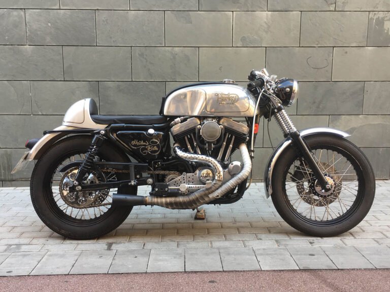 moto vintage con detalles de fabricacion