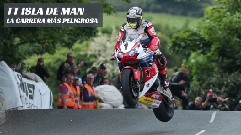 motocicletas en accion en pista de carrera 1