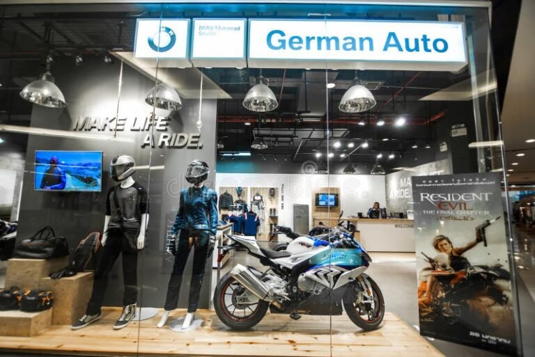 motocicletas y accesorios en tienda deportiva