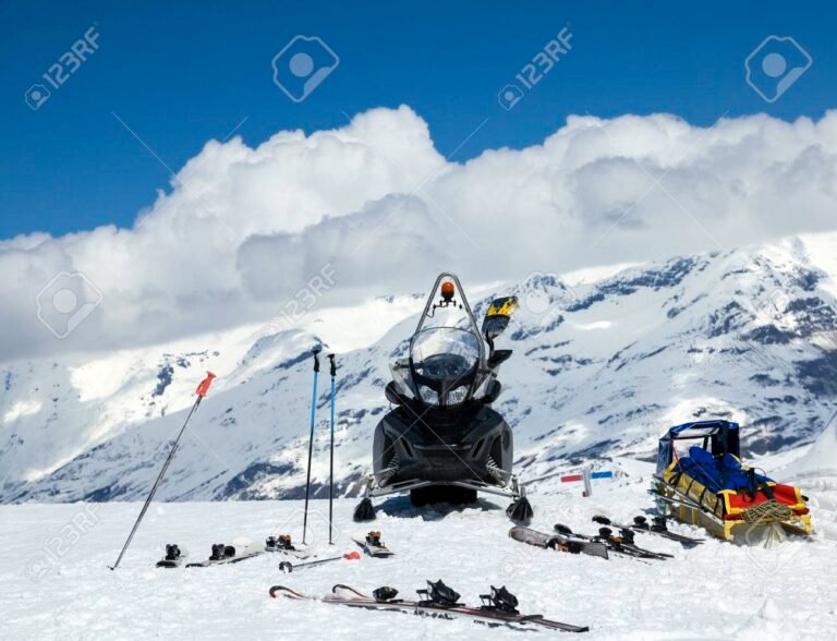 Cómo elegir el mejor trailer para motos usados disponible en el mercado 25 motos sobre un trailer en paisaje natural