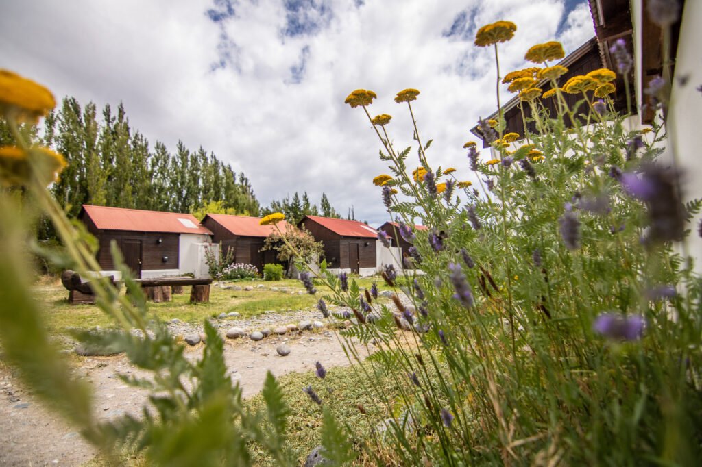 naturaleza serena con alojamiento rustico