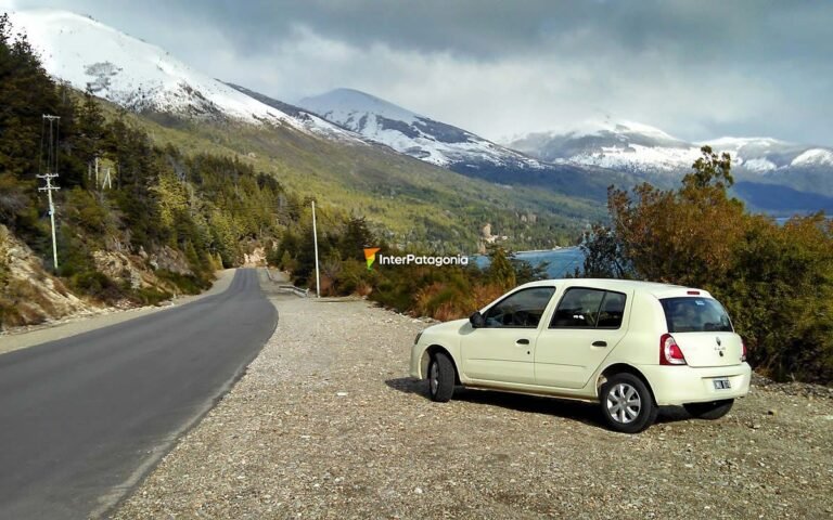 Cómo alquilar un auto en Bariloche con Liv Rent a Car 11 paisaje de bariloche con auto de alquiler