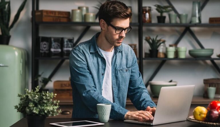 Cómo puedo cargar mis comprobantes de Previaje fácilmente 18 persona usando un laptop en casa