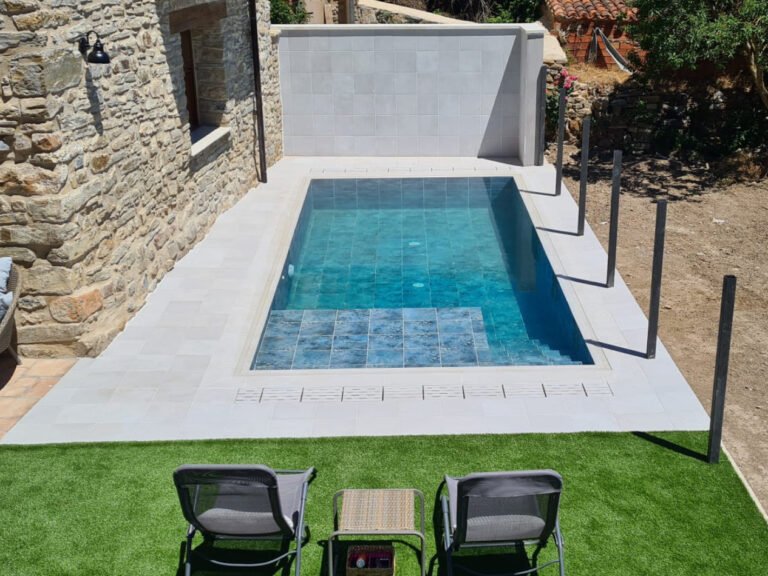 pileta pequena en patio acogedor