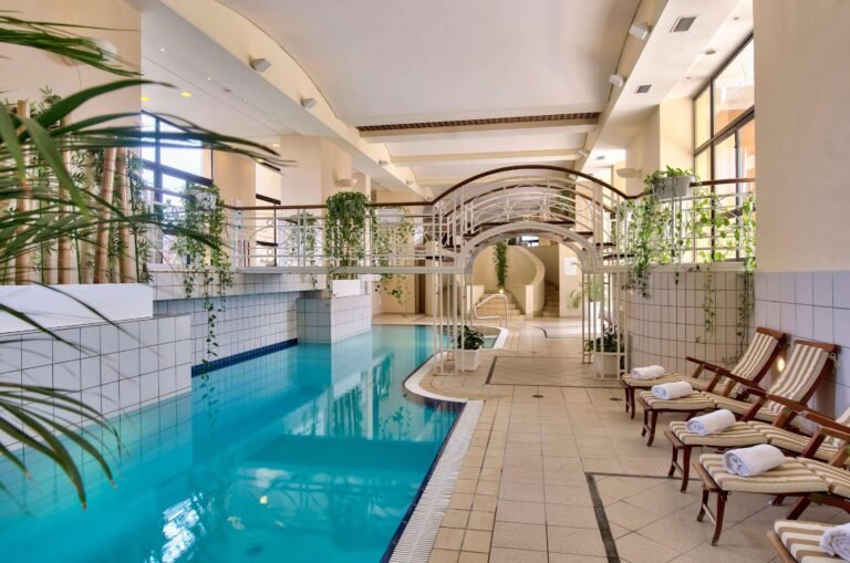 piscina y spa del corinthia st george