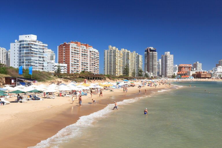 playa paradisiaca en punta del este