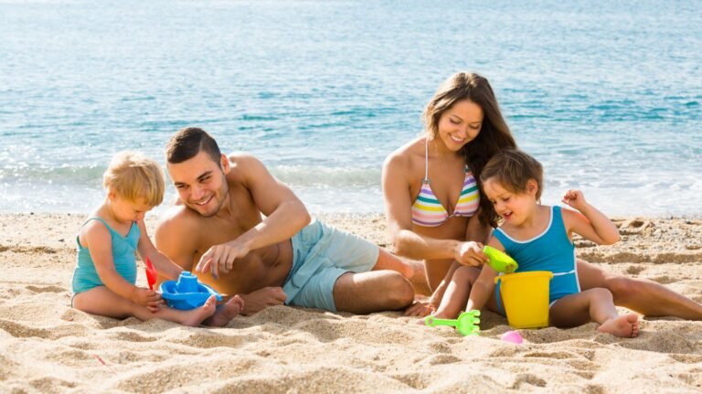playa y actividades recreativas en familia