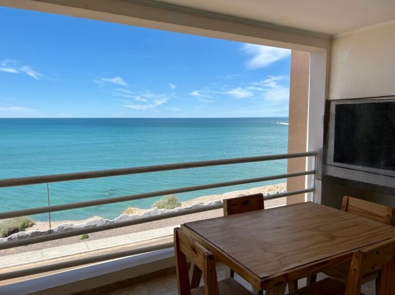 playas de las grutas con alojamientos cercanos