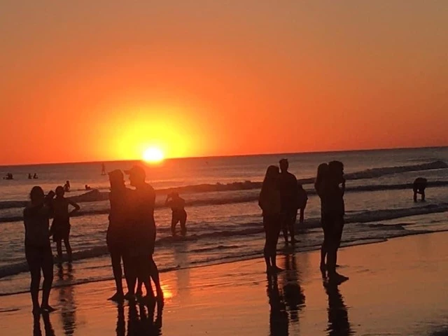 playas de monte hermoso al atardecer