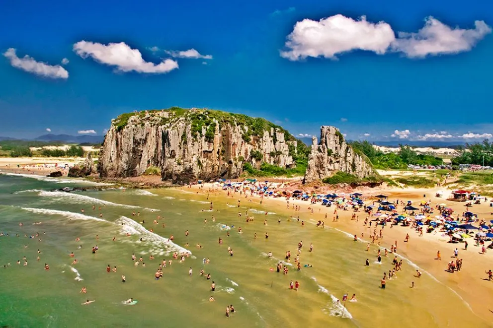 Qué atracciones turísticas ofrece Torres en Rio Grande do Sul