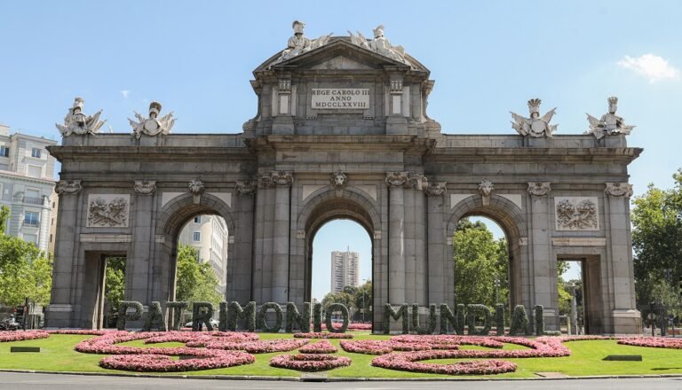 puerta de entrada al coto monte grande