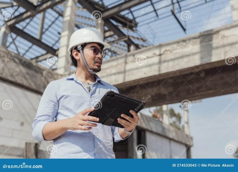 retrato de ingeniero trabajando en proyecto