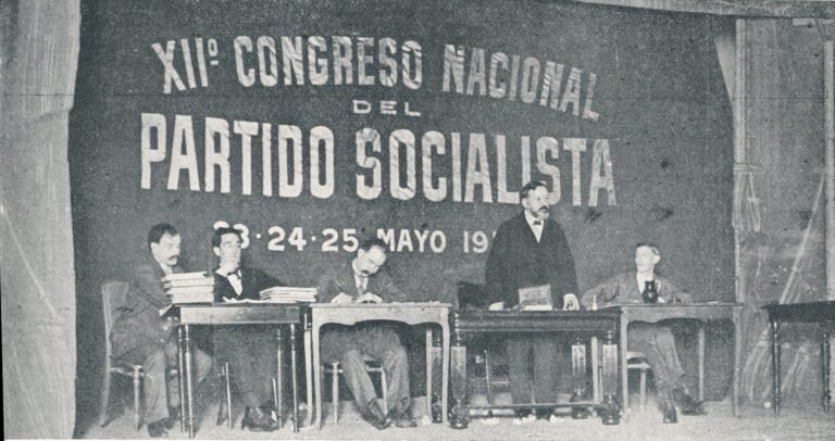 retrato de juan b justo en un entorno historico