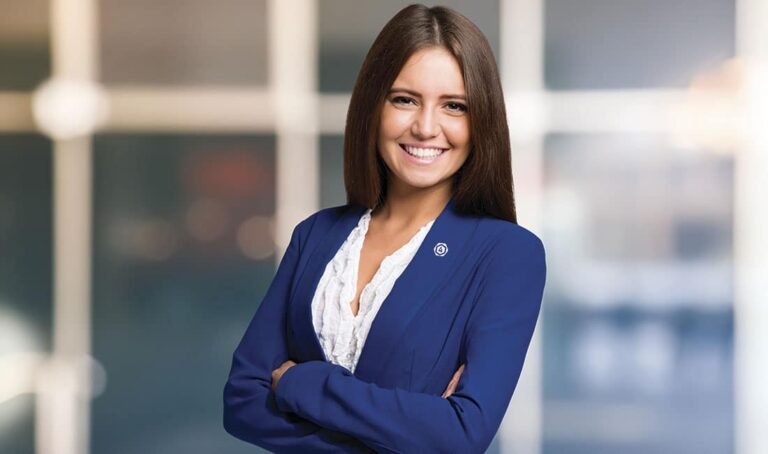 retrato profesional de un agente inmobiliario