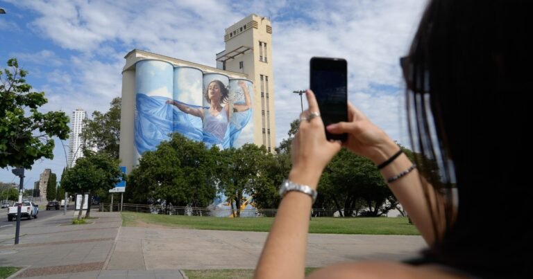rio abrazando la ciudad de orono