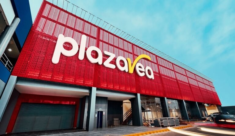 supermercado plaza vea con productos variados
